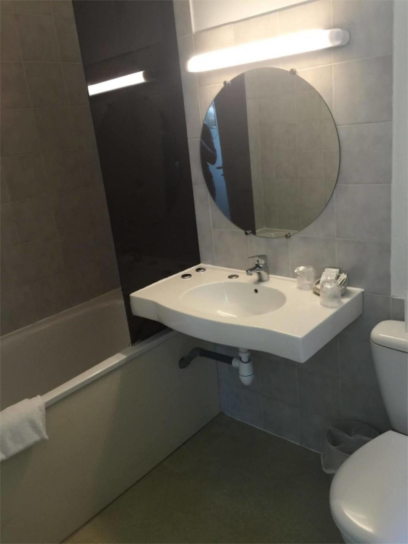 Hotel Entre 2 Mers Proche Bordeaux Carbon-Blanc Exteriör bild